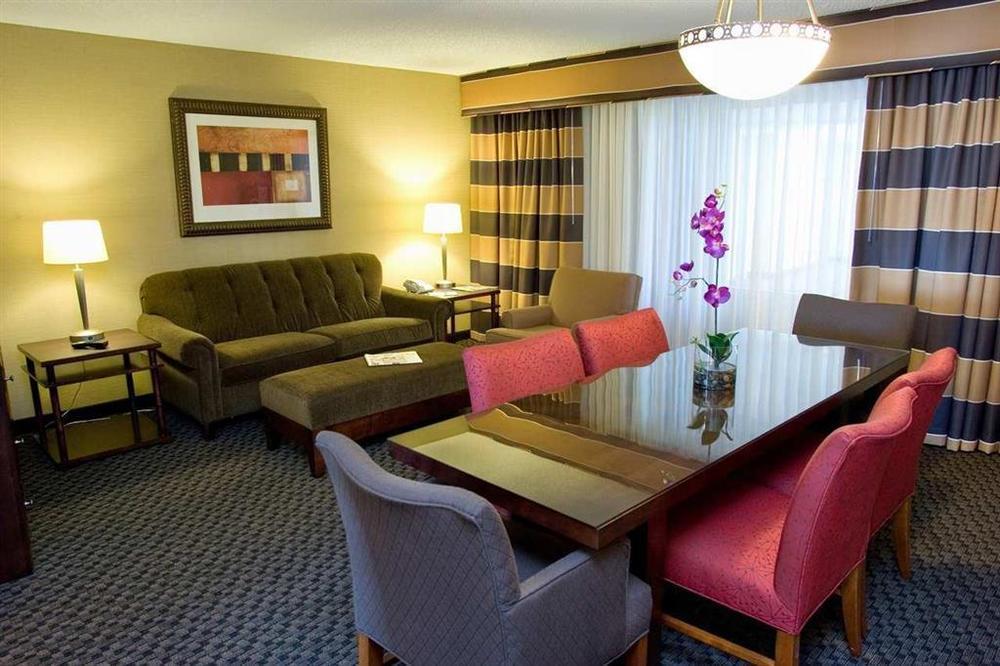 Embassy Suites By Hilton Chicago Lombard Δωμάτιο φωτογραφία