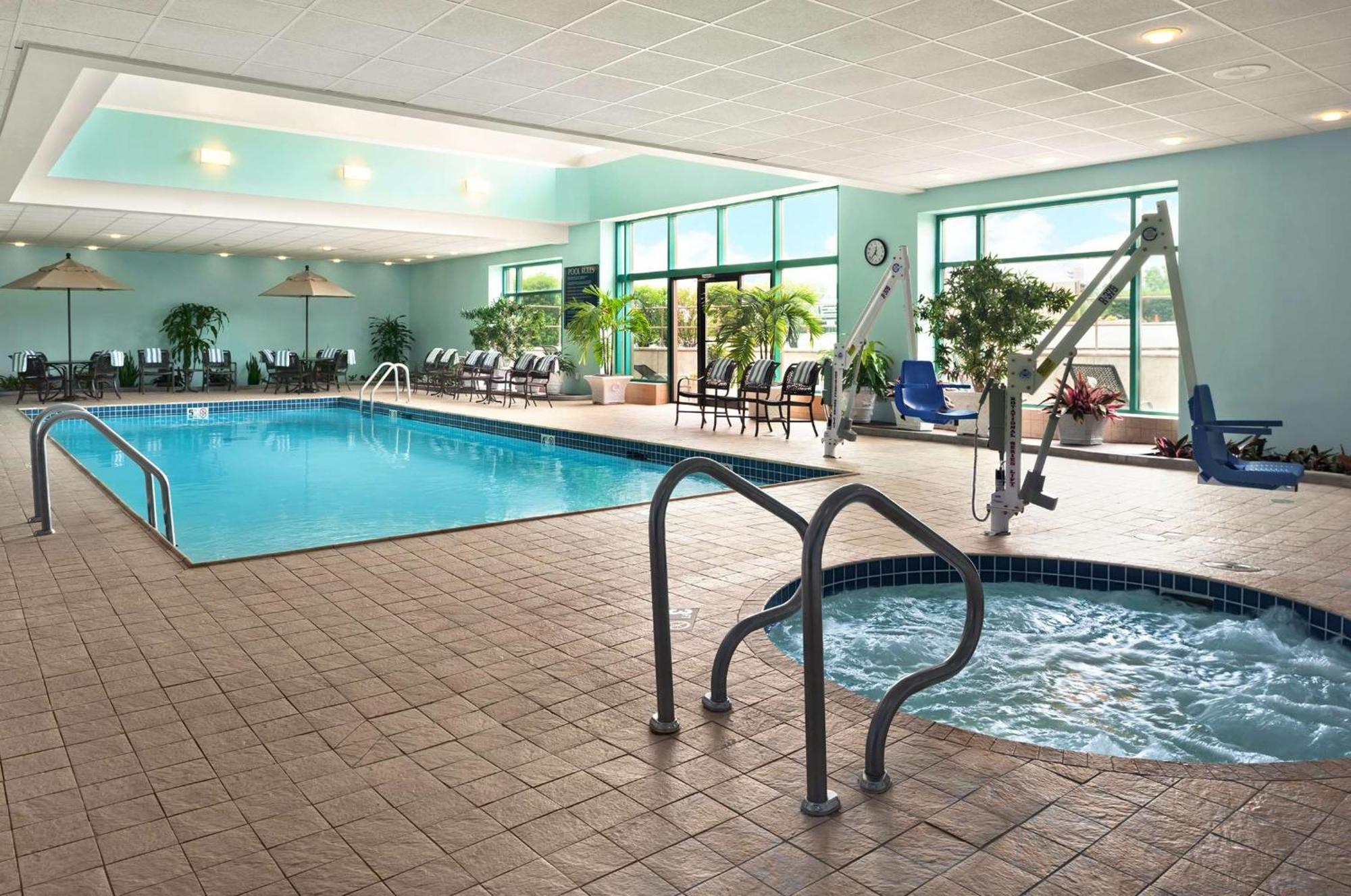 Embassy Suites By Hilton Chicago Lombard Εξωτερικό φωτογραφία